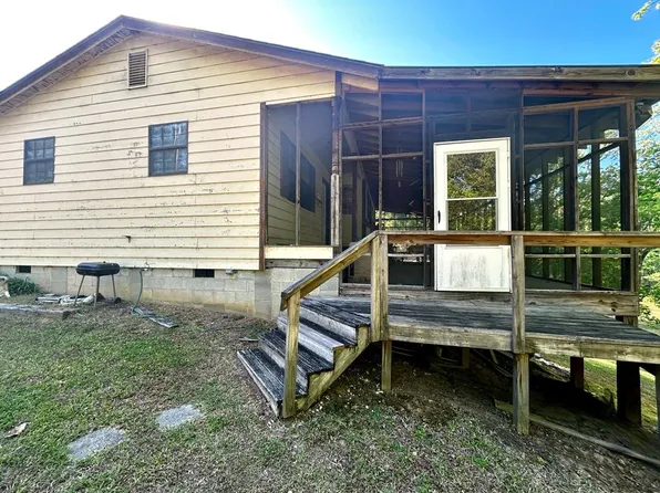 77 Bush Ln, Cross Hill, SC 29332