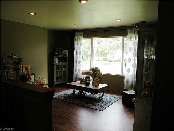 3rd image of 1288 Midland Ave