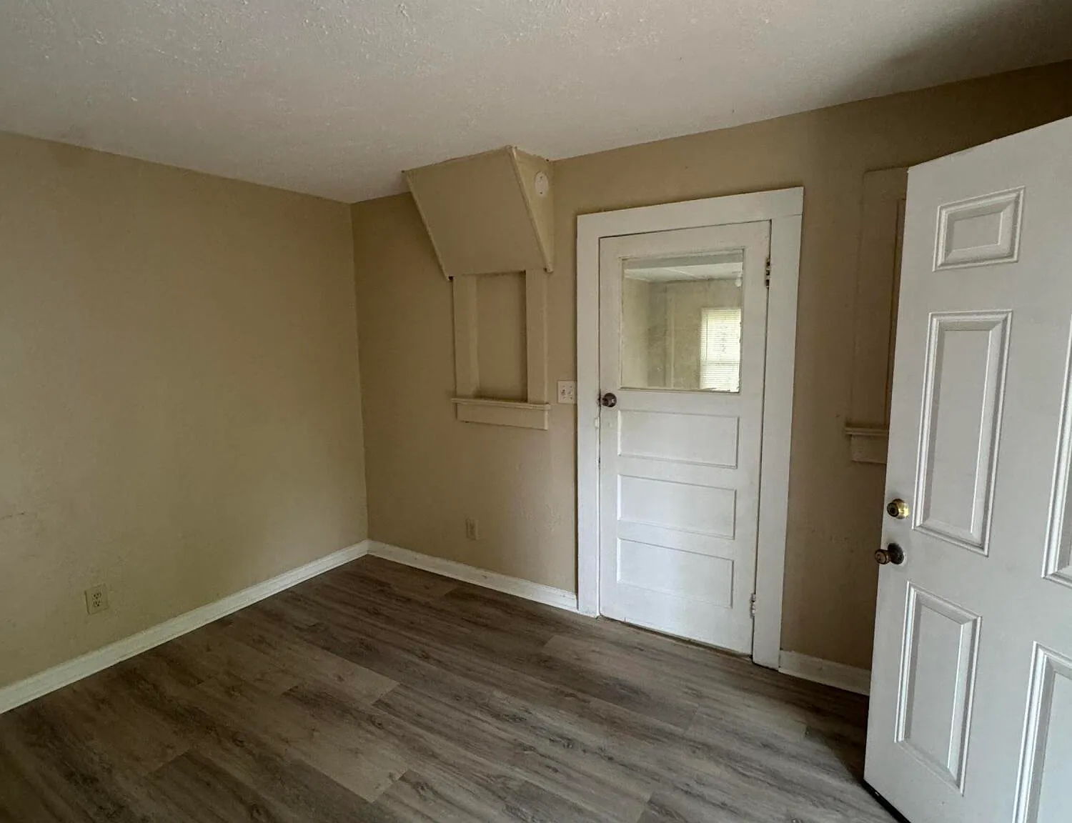 3 bed, 1.0 bath, 1100 sqft, $1,250 — Photo 4