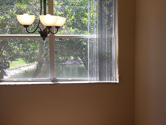 Eat in kitchen w/ views