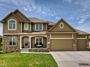 7521 Overview St, Papillion, NE 68133