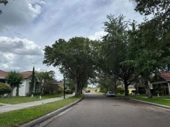 Exterior Neighborhood (street photo)