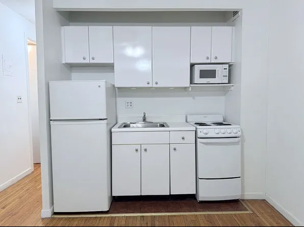 117 West 58th Street image 3 of 7