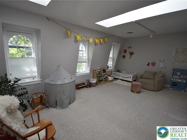 241 Spring Garden St — Photo 20