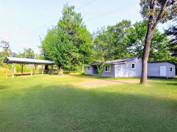 227 Live Oak Ln, Onalaska, TX 77360