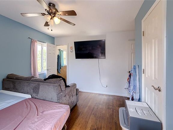 4th image of 28 N 80th Pl