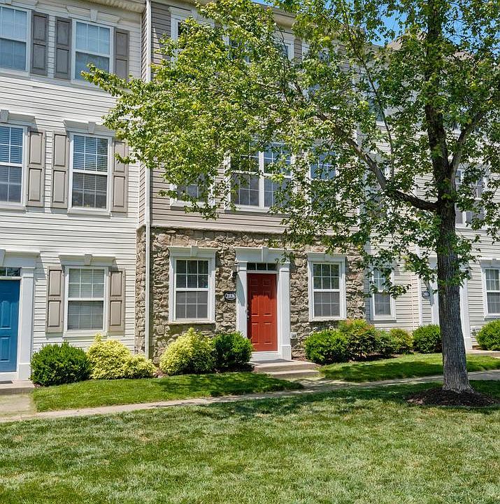 1st image of 21836 Kelsey Sq