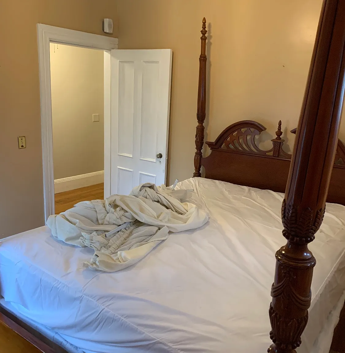 2 bed, 1100 sqft, $2,200 — Photo 4