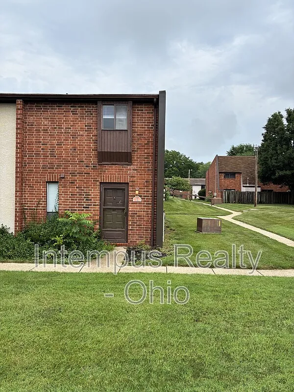 2 bed, 1.5 bath, 1052 sqft, $1,397 — Photo 2