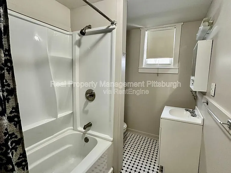 126 Earl St — Photo 9
