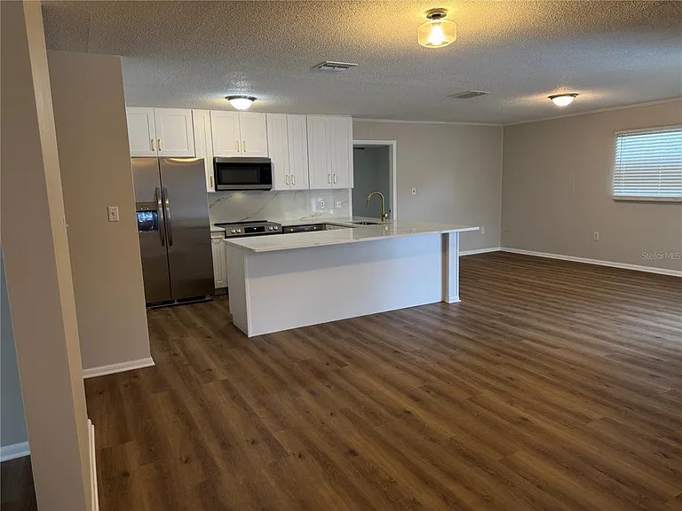 1602 Leslie Dr — Photo 9