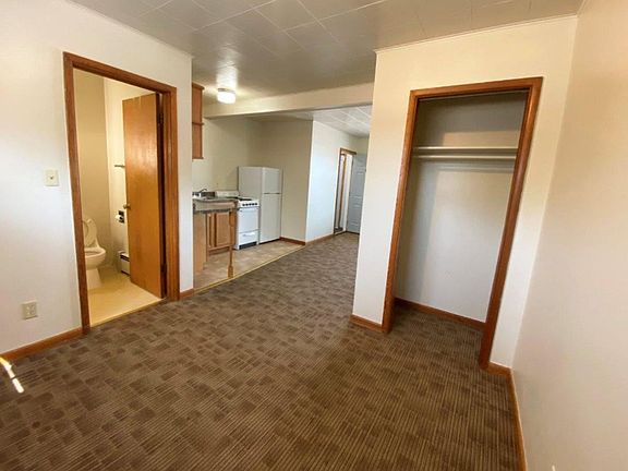 5th image of 925 N Main St #7