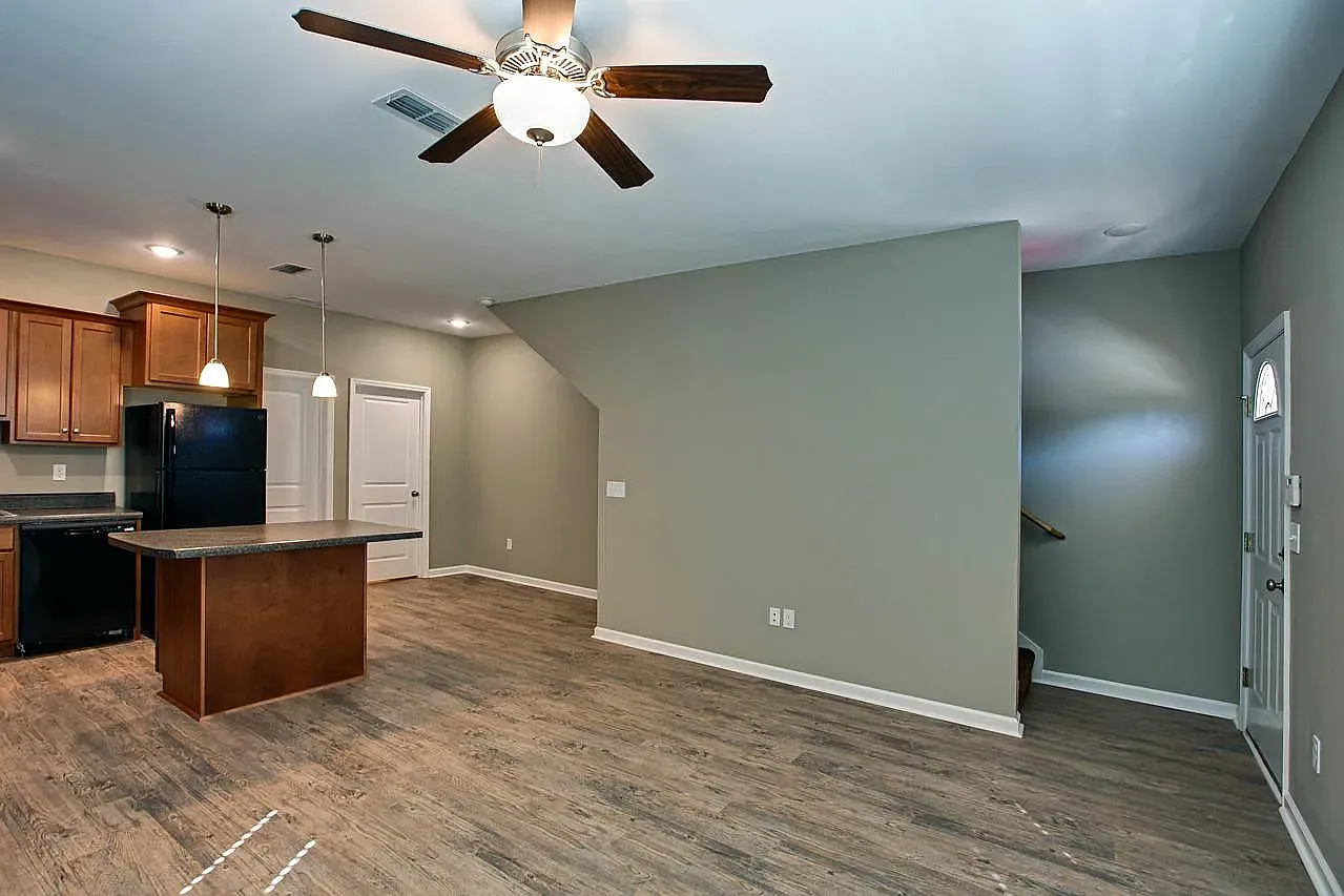 3 bed, 1308 sqft, $1,595 — Photo 4