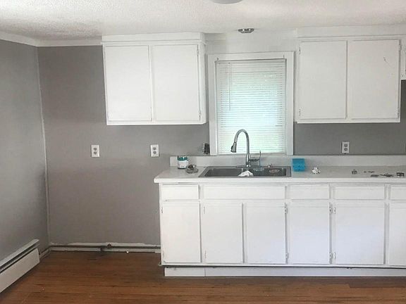 3rd image of 15 Mill St Floor 2
