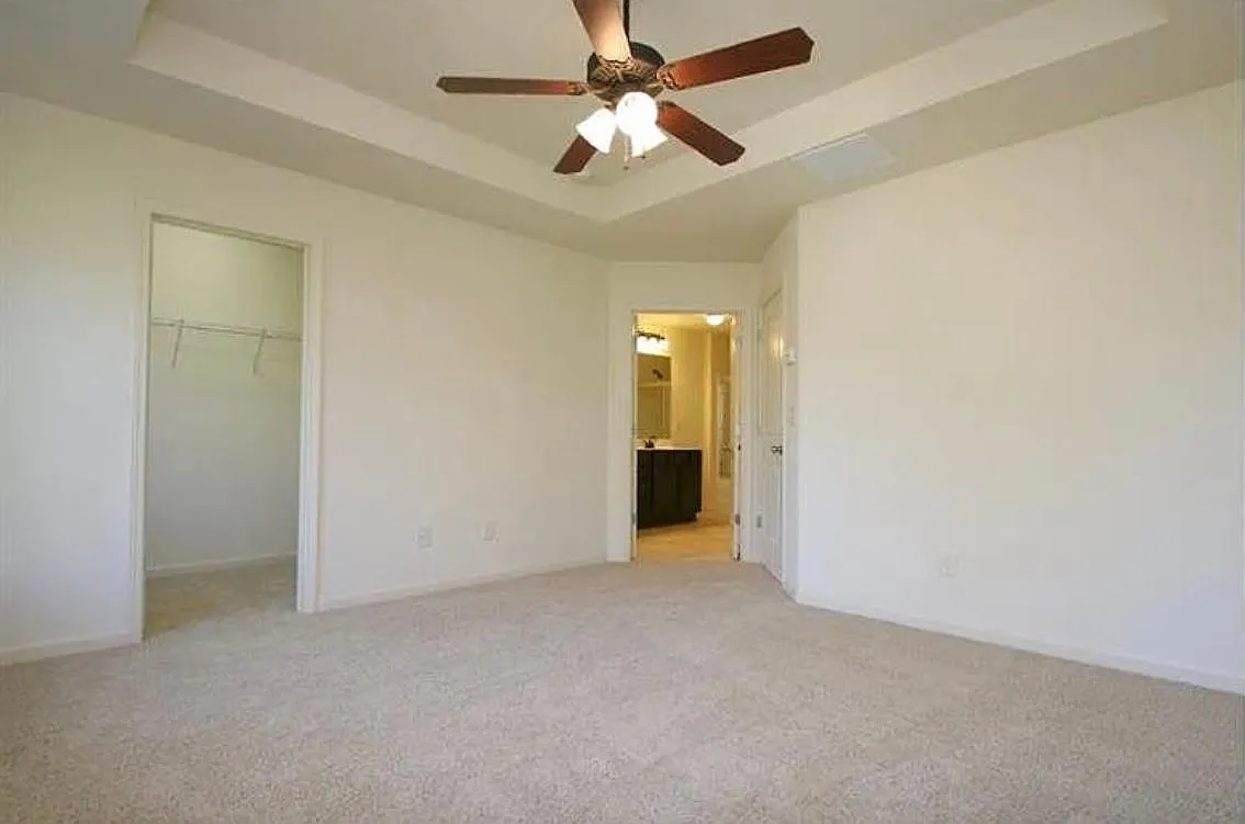 3 bed, 1629 sqft, $2,300 — Photo 3
