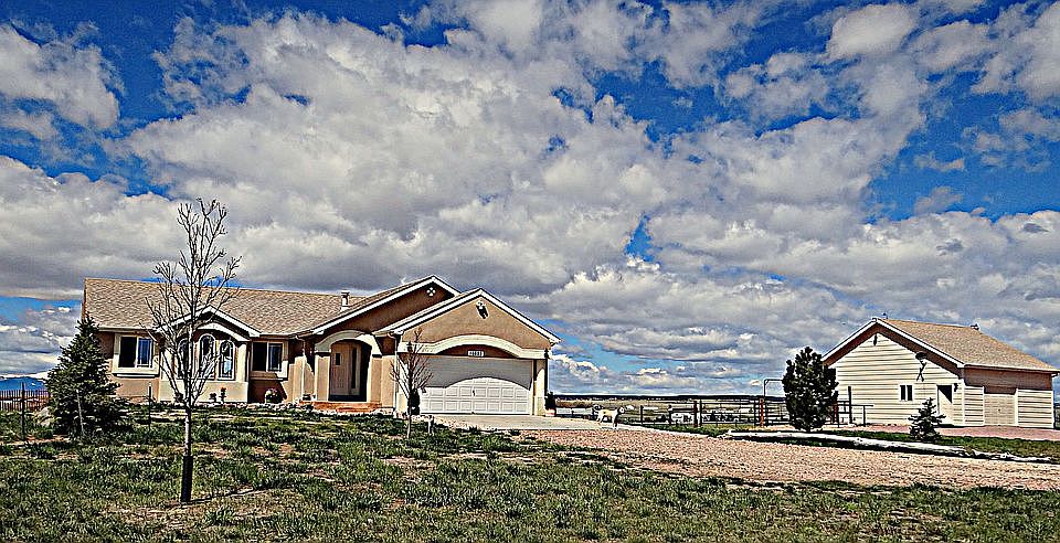 2nd image of 18625 Longhorn Acres Trl
