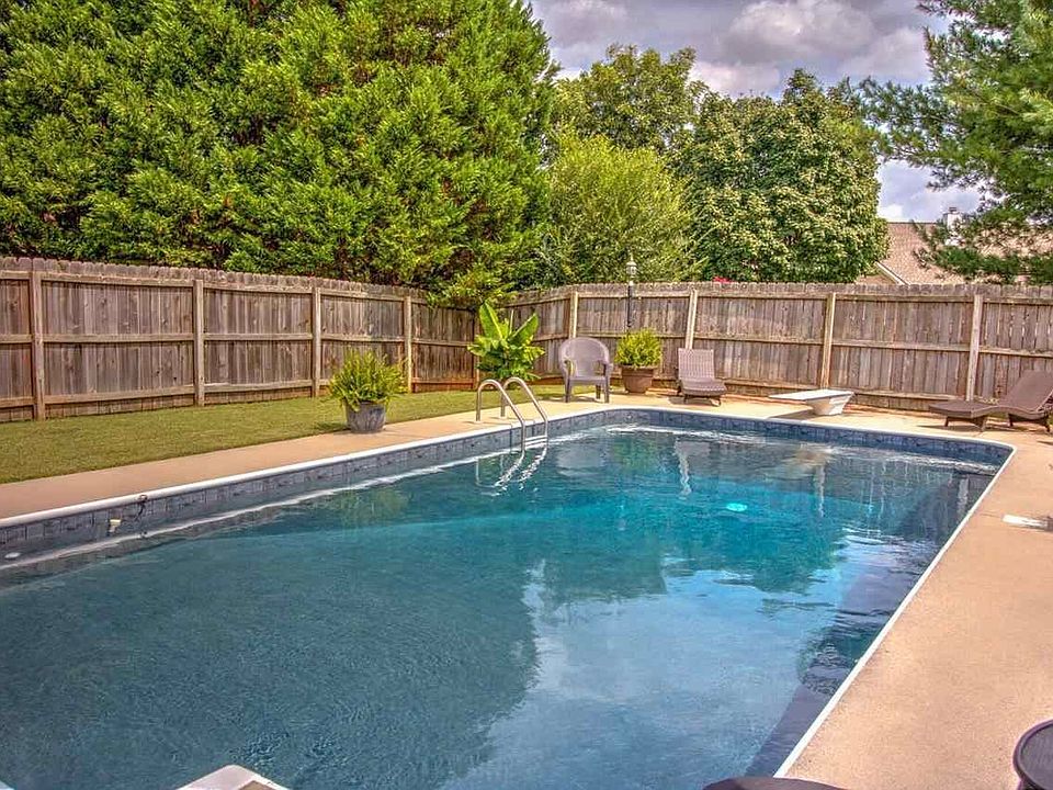 1st image of 203 Darsey Ct