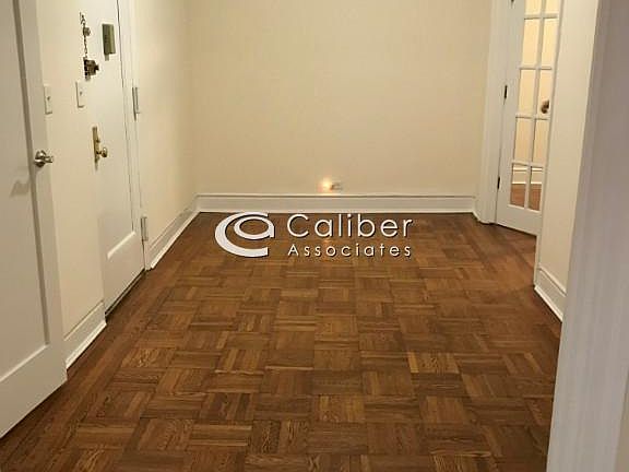 3rd image of 910 W End Ave APT 2B
