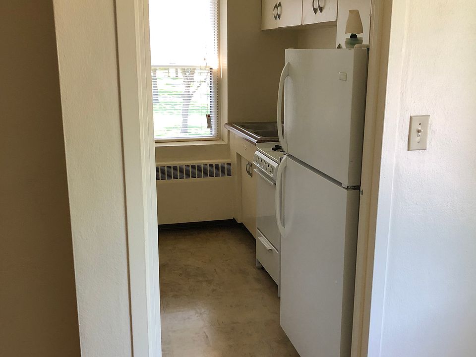 2nd image of 511 University Ave SE #1