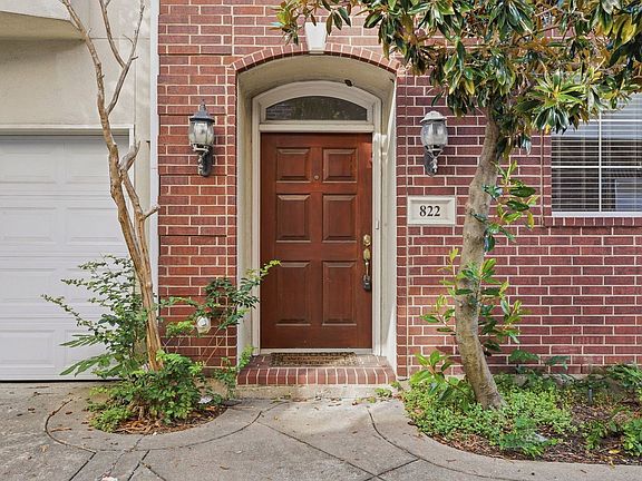 4th image of 822 Stuart St