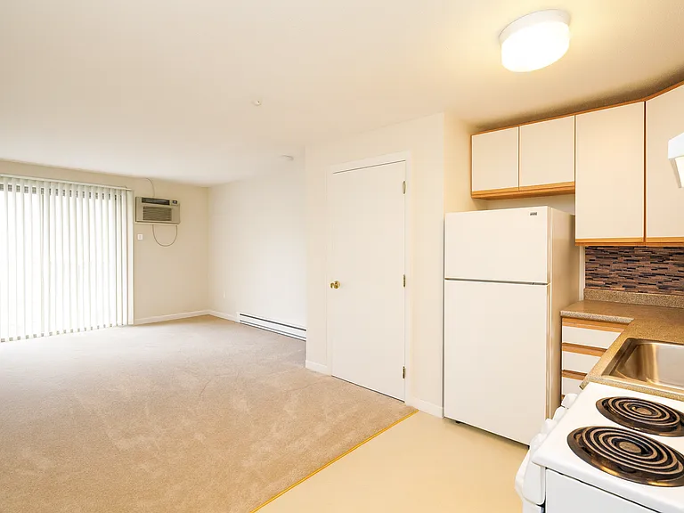 199 Aiken Ave — Photo 3