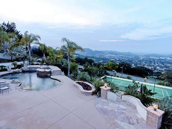 3rd image of 2106 Moonridge Ave