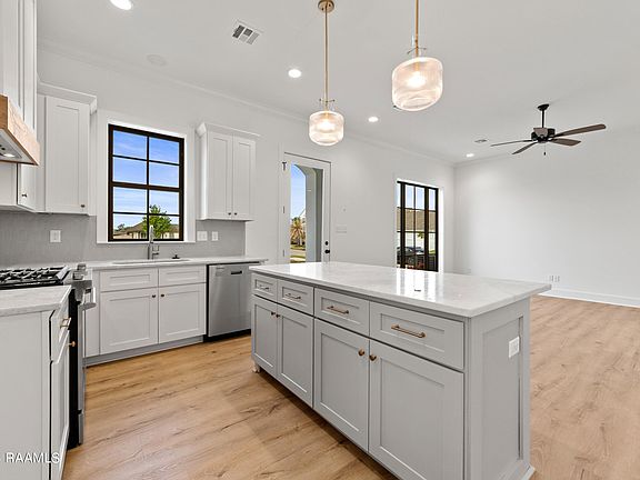 4th image of 115 Gaunt Ln #103