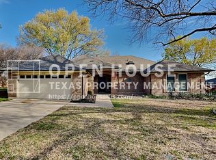 212 Springhill Dr, Hurst, TX 76054