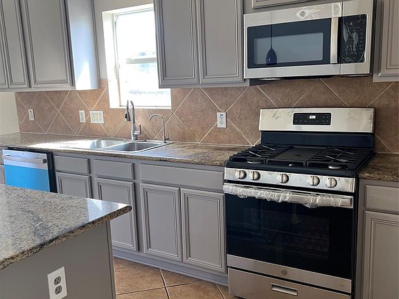 5th image of 902 Brandy St