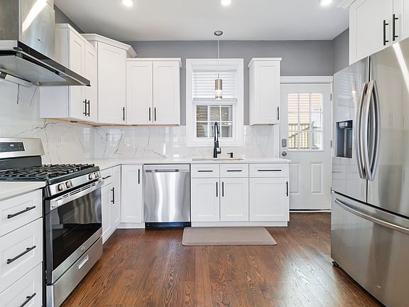 3rd image of 113-115 Ashland St #1