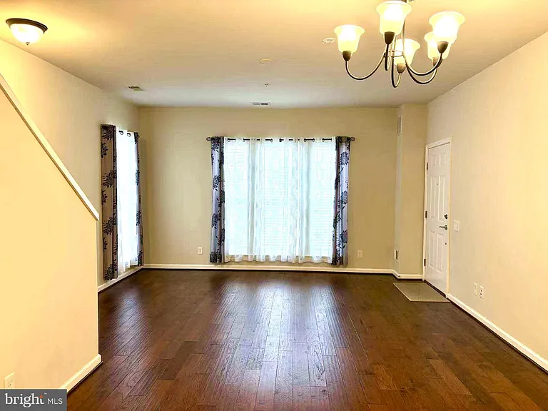 42797 Burrell Sq — Photo 6