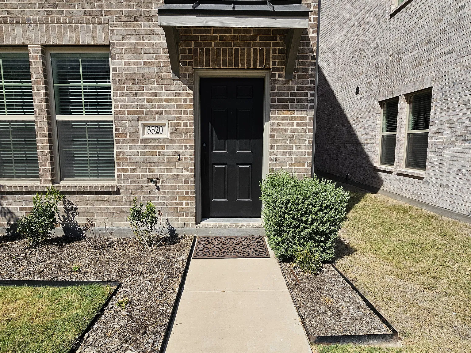 3 bed, 2.5 bath, 2098 sqft, $3,200 — Photo 2