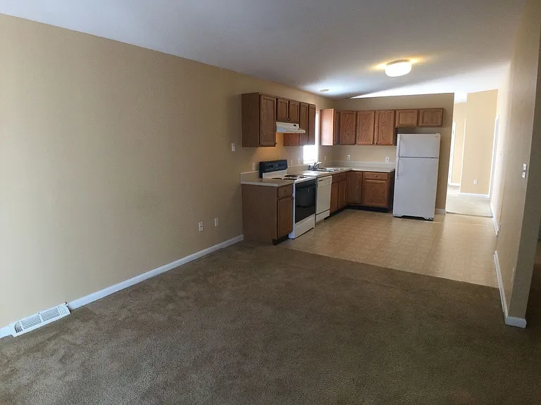 215 Teel St — Photo 8
