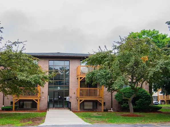 5 Lancelot Ct APT 27, Salem, NH 03079