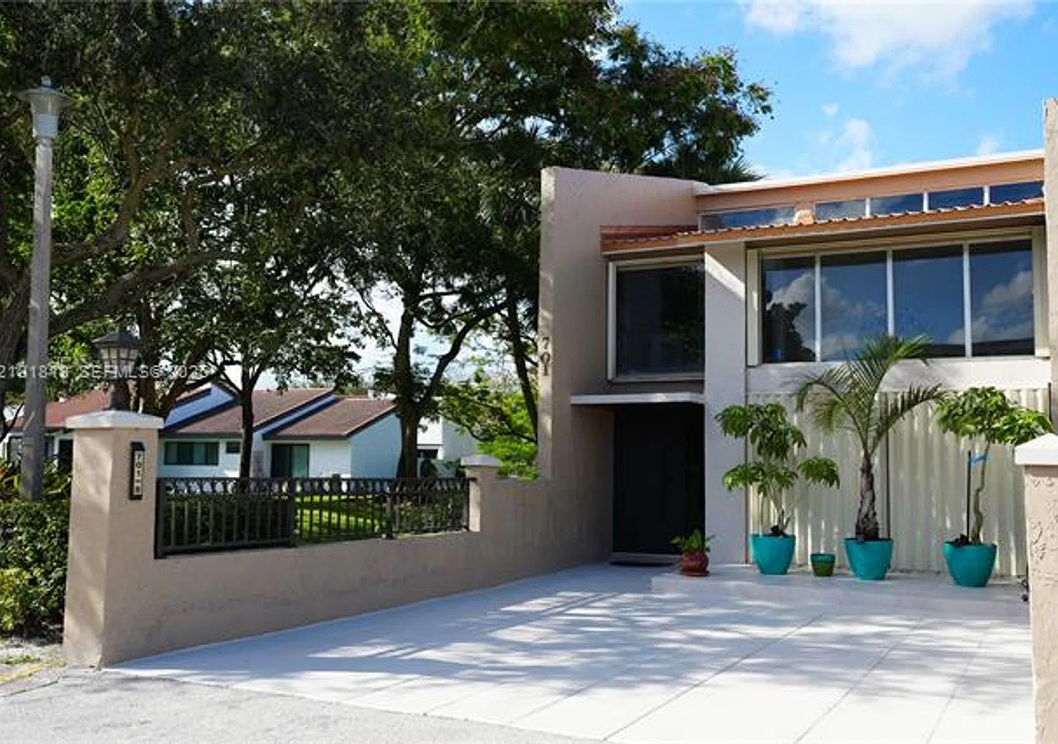 701 E Coco Plum Cir th 8, Plantation, FL 33324 — Photo 2