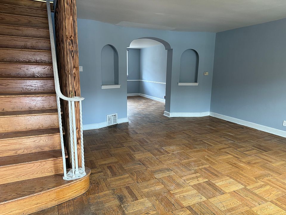 2nd image of 6809 Oakland St