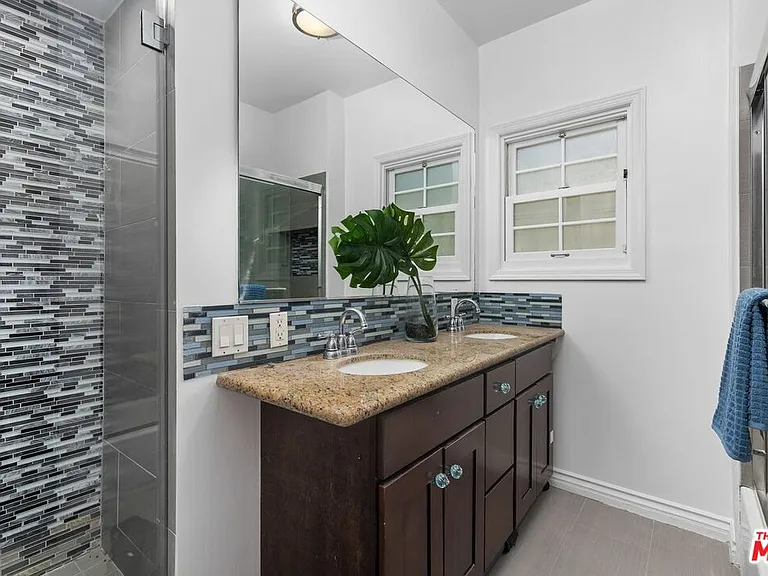 9534 W Olympic Blvd — Photo 10