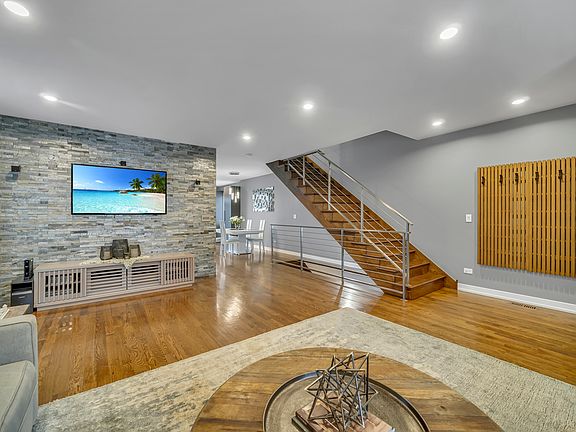 5th image of 4304 N Overhill Ave