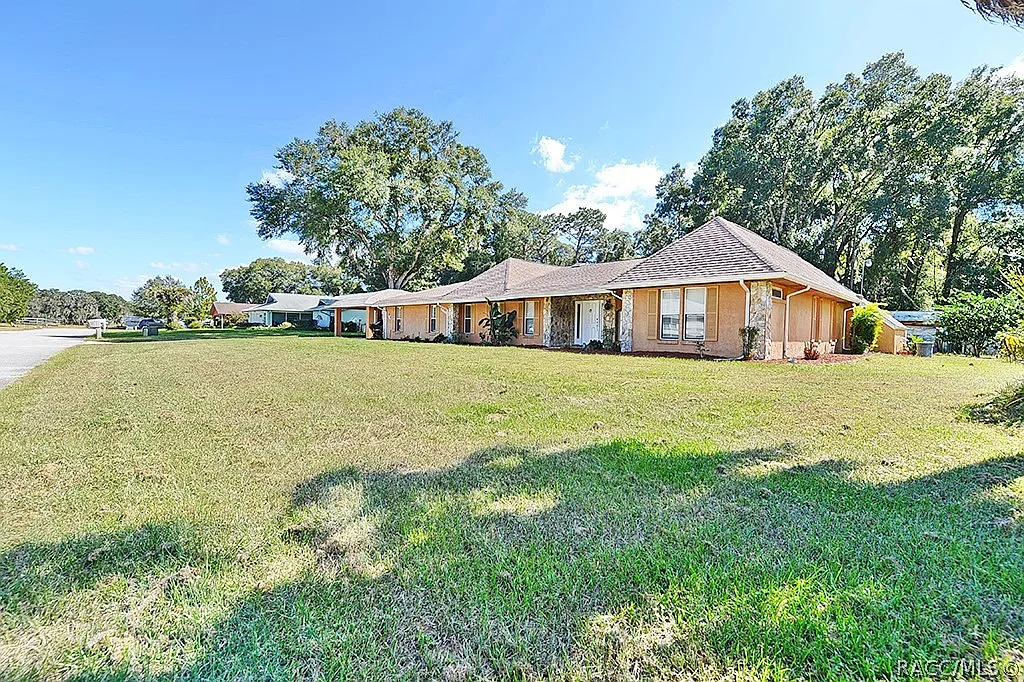 Davis Lake Estates — Photo 2