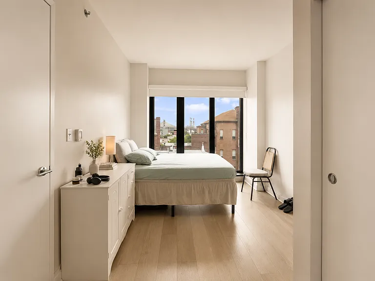 10-25 Jackson Ave #7G — Photo 6