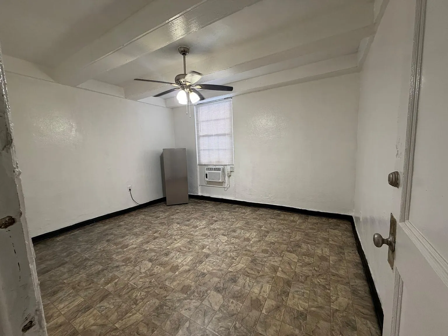 Studio, 210 sqft, $600 — Photo 4
