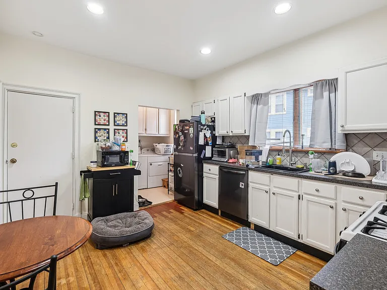 16 Henry St #S01 — Photo 3