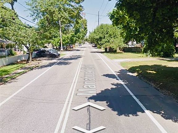 2nd image of 1720 Manatuck Blvd