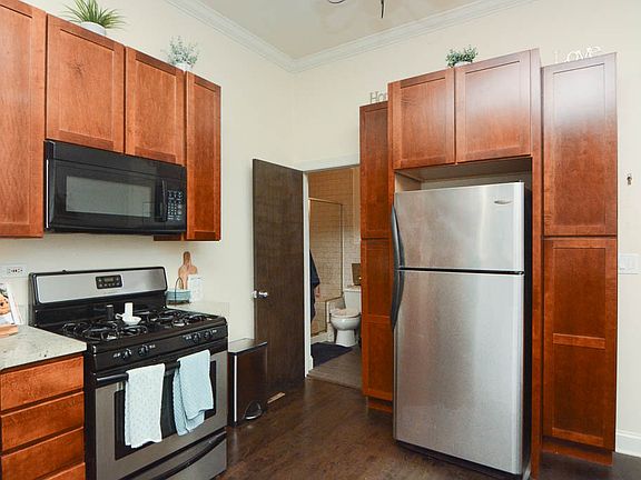 4th image of 1829 N Milwaukee Ave APT 1R