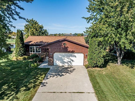 3rd image of 3106 Village Green Dr