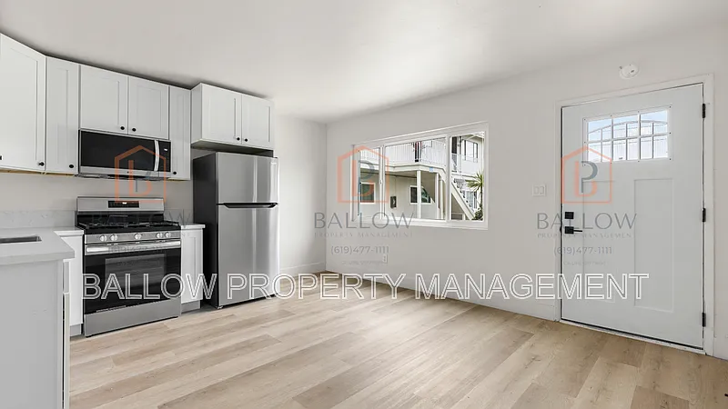 3 bed, 1.0 bath, 700 sqft, $2,500 — Photo 2