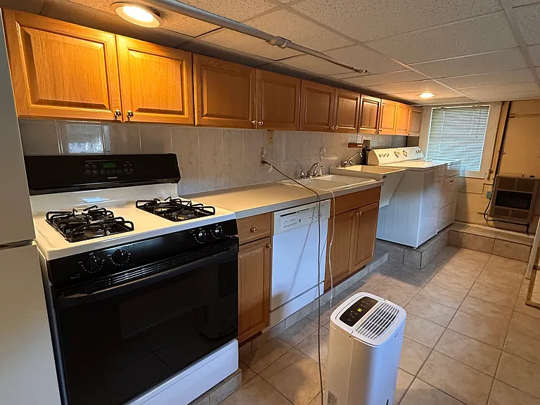 830 Brook St #830 — Photo 23