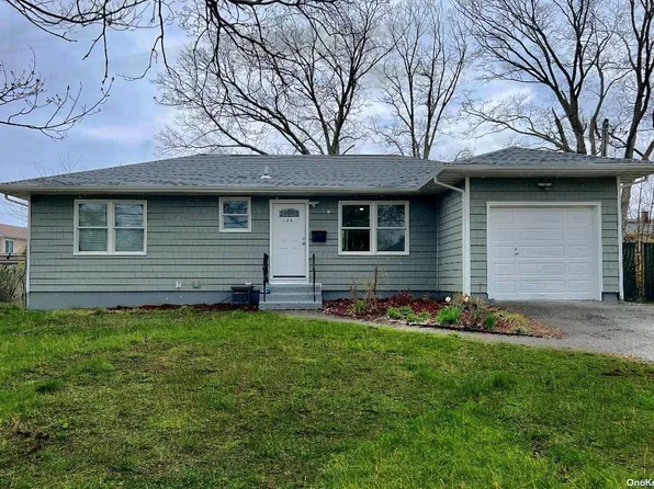 135 Connecticut Avenue, Bay Shore, NY 11706