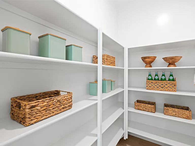 Walk-in Pantry