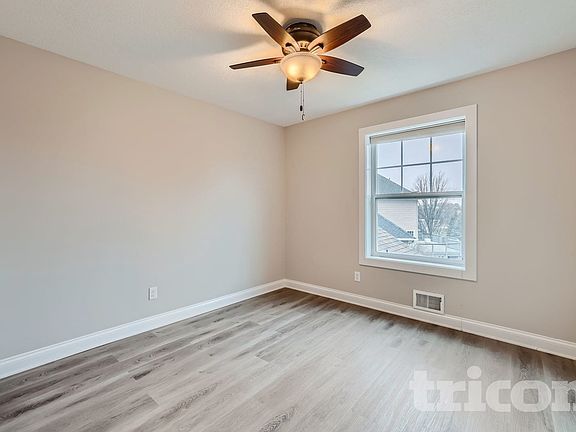 3rd image of 17475 Glacier Way